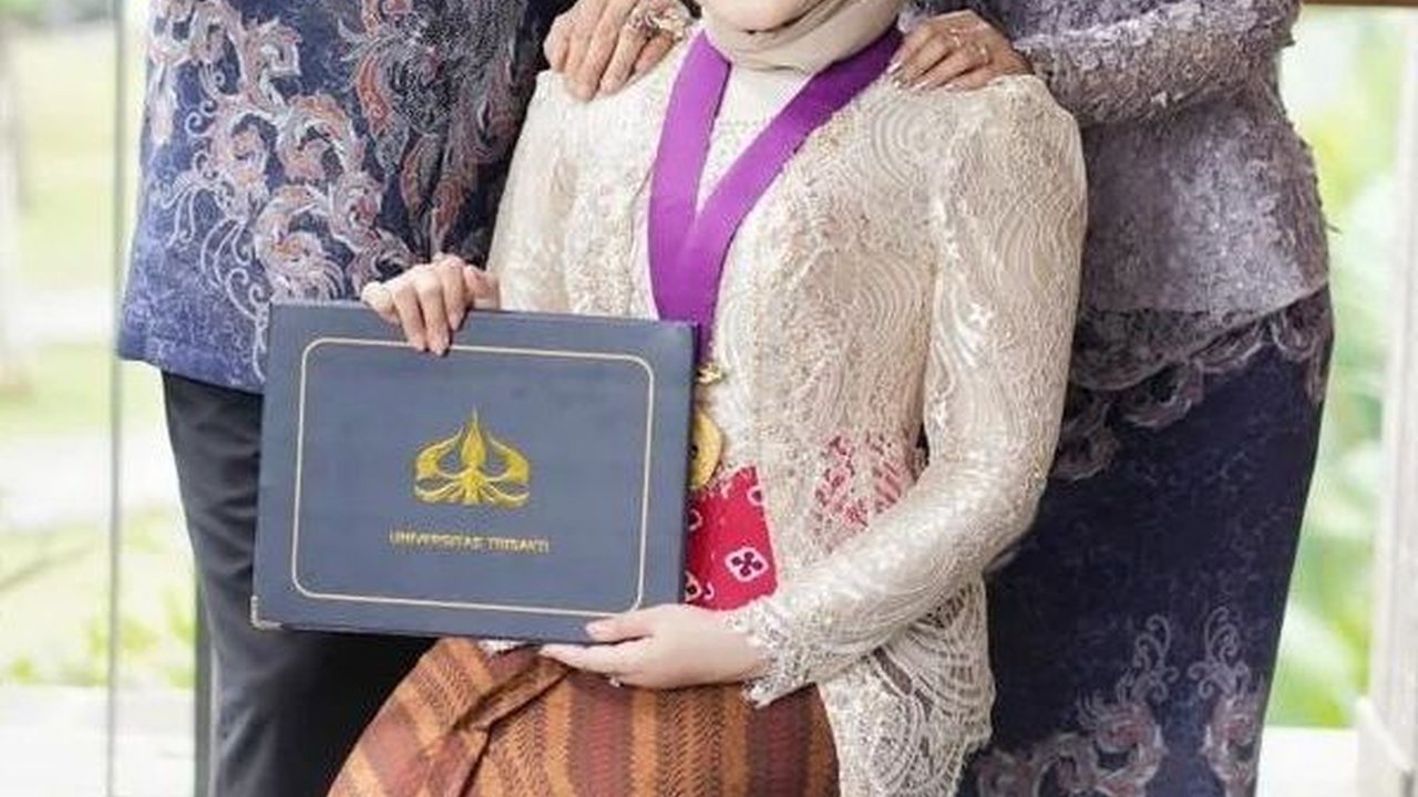 Deretan Artis Antar Anak Wisuda, dari Limbad hingga Ahmad Dhani