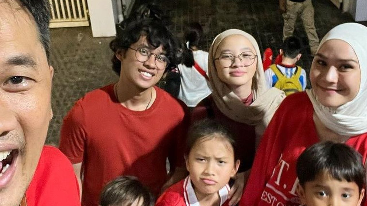 Momen Zaskia Adya Mecca Nonton Indonesia Vs Argentina di GBK, Kumpul Keluarga