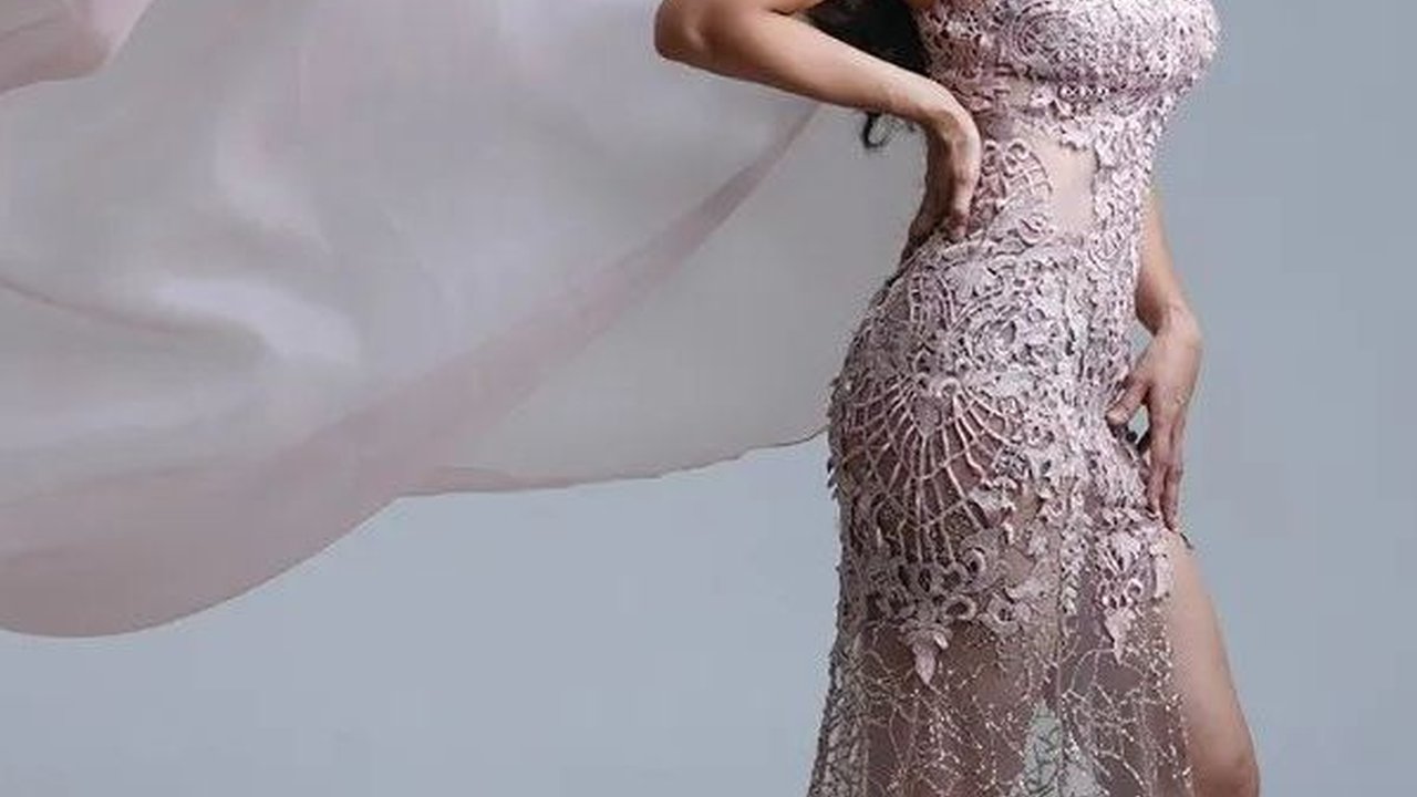Kini Makin Glamor, Ini Potret Inge Anugrah Kenakan Dress Mewah