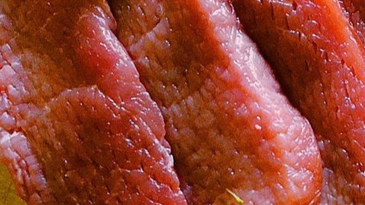 Hukum Makan Daging Kurban bagi Orang yang Berkurban, Perhatikan Aturan Porsinya