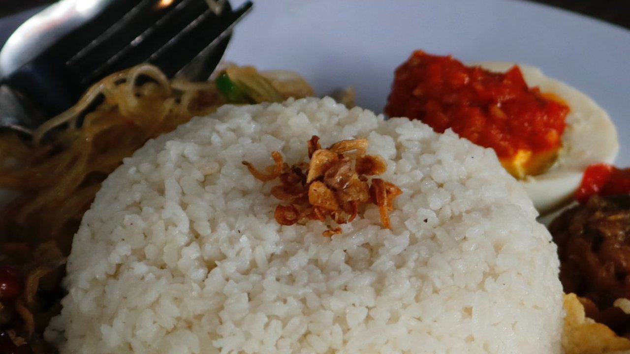 Mengulik Keunikan Nasi Uduk Betawi, Kelezatan ada di Semur Jengkolnya