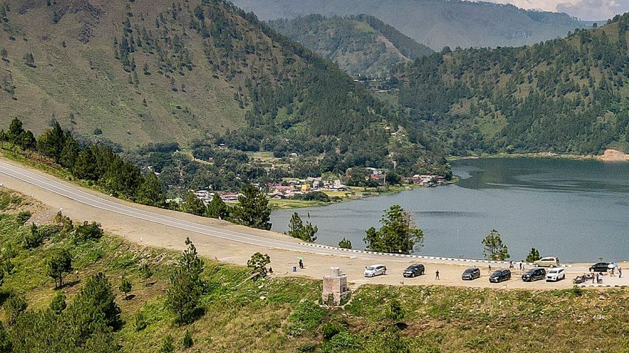 Pesona Bukit Sibea-bea di Samosir, Menikmati Keindahan Alam Sembari Wisata Religi