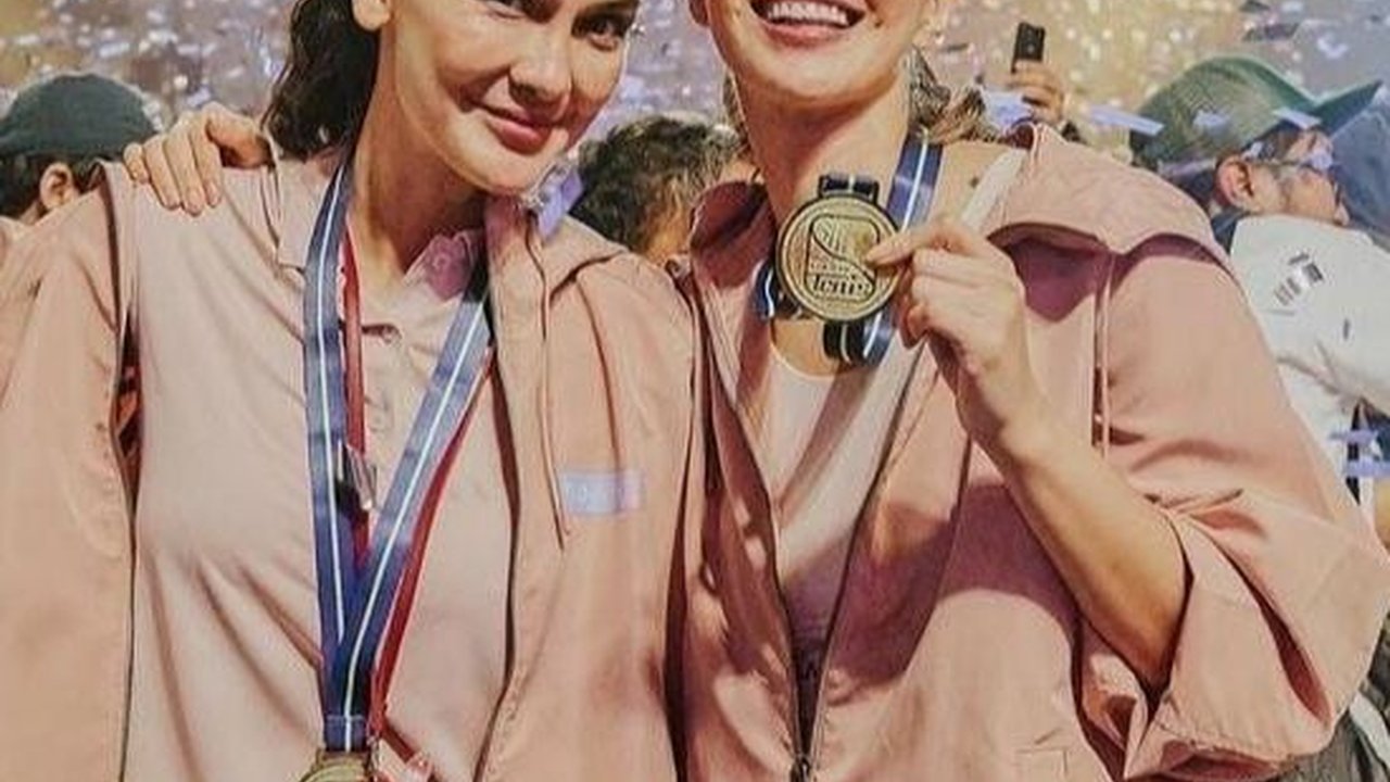 Potret Bahagia Duo Cantik Luna Maya & Nia Ramadhani Menang Lagi-lagi Tenis