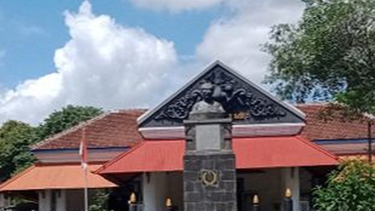 Berkunjung ke Radya Pustaka Solo, Museum Tertua di Indonesia