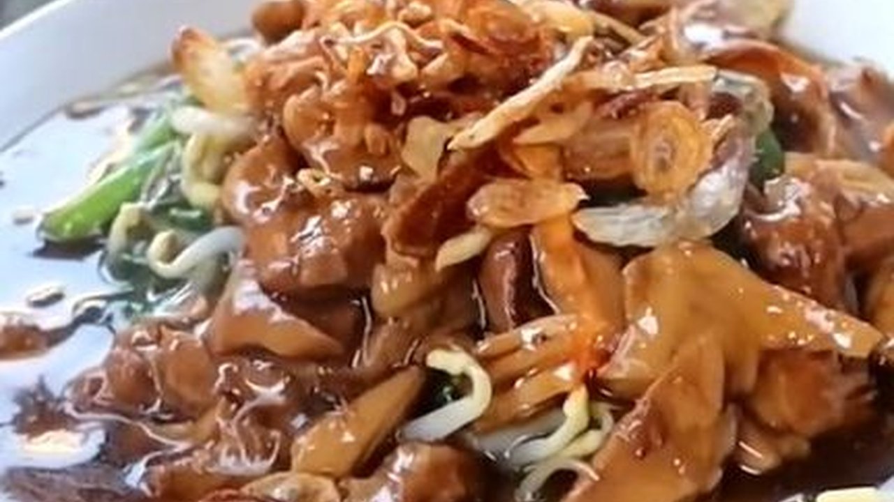 Mencicipi Nikmatnya Mie Kangkung Langka dari Betawi, Kuahnya Kental Bikin Ketagihan