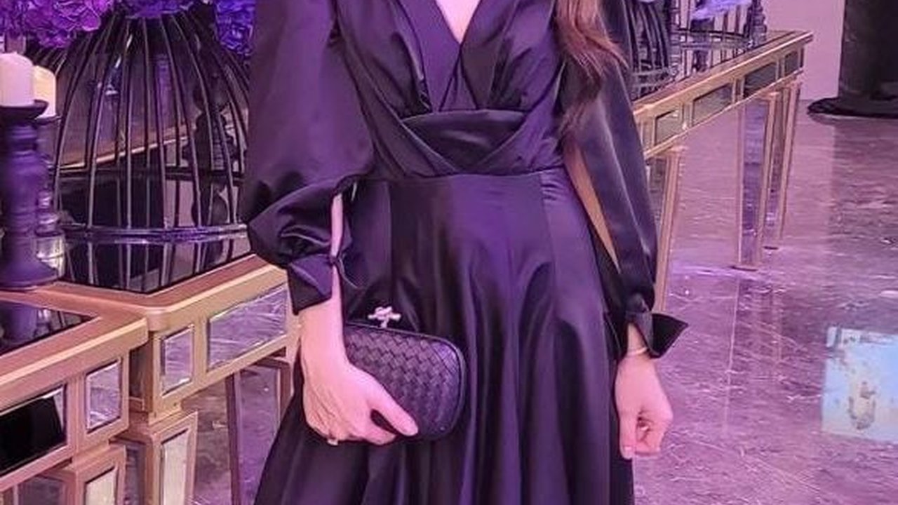 10 Potret Cantik Ayu Ting Ting di Resepsi Pernikahan Valencia, Wajah Dianggap Berbeda Sampai Dikira Oplas