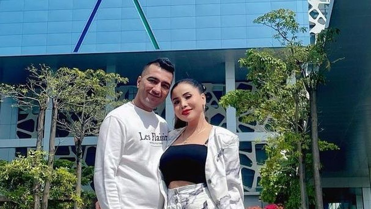Potret Kebersamaan Eva Belisima dan Karan Romana, Romantis dan Penuh Kehangatan