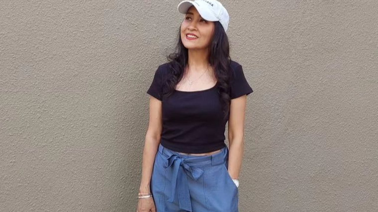 Selalu Stylish, Ini Potret Mertua Momo Geisha yang Cantik dan Awet Muda