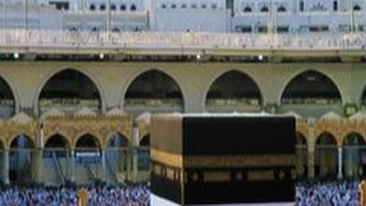 Cara Mencegah Dehidarsi saat Haji, Sedia Botol Minum hingga Konsumsi Buah dan Sayur