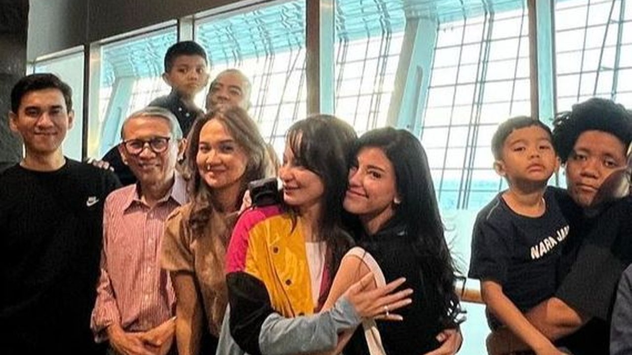 Sudah di Amerika, Ini Momen Enzy Storia Lakukan Perpisahan dengan Orang Terdekat