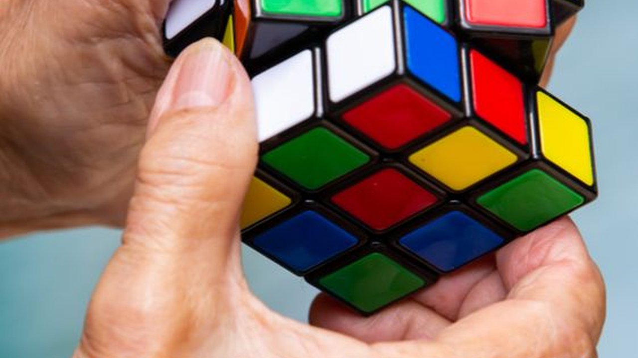 Diciptakan Seorang Profesor Arsitektur Berikut Fakta Unik Rubik yang Menarik Buat Diulik
