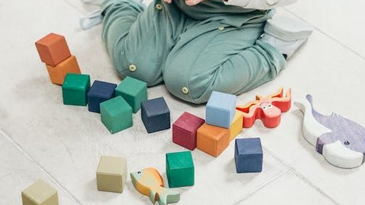 Bahayakah Posisi W Sitting pada Anak? Bagaimana Cara Mengatasinya?