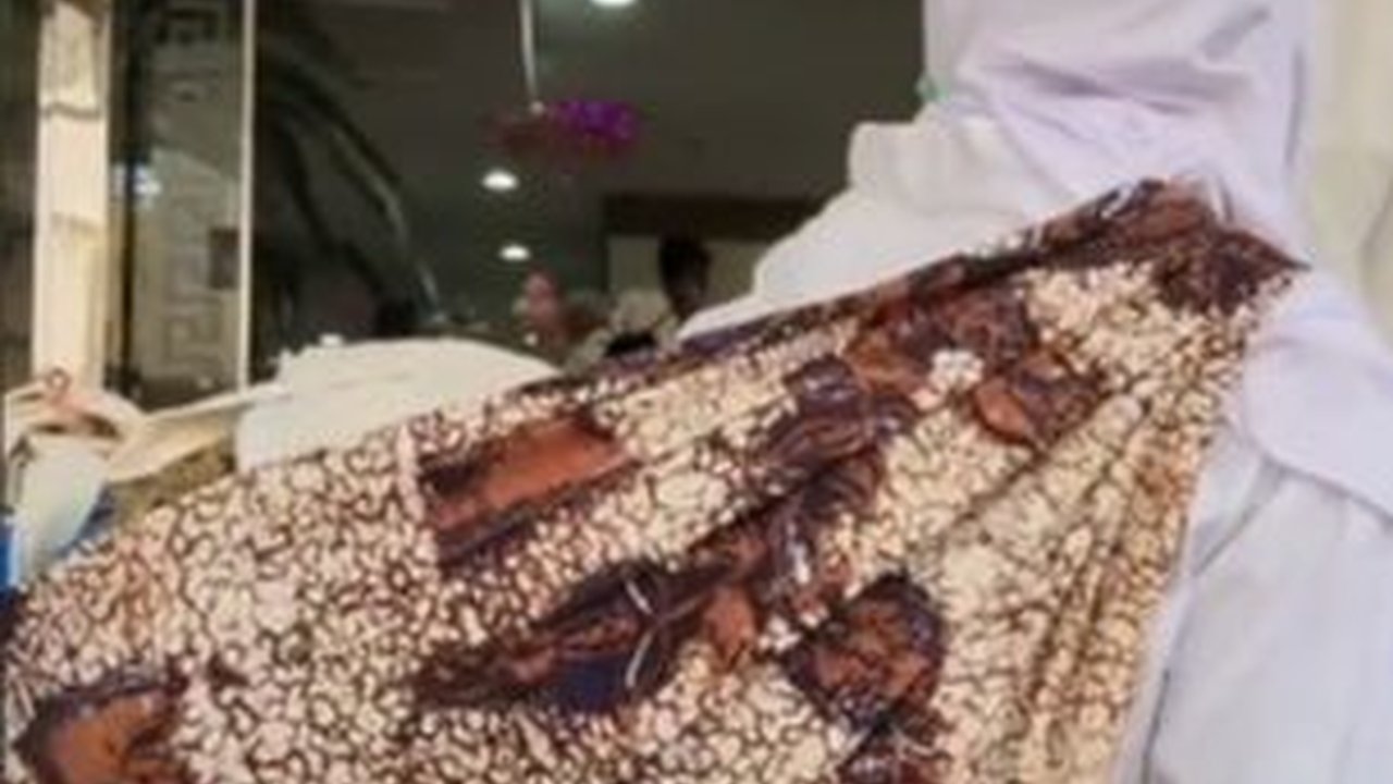 Unik, Jemaah Indonesia Gunakan Gendongan saat Wukuf di Arafah