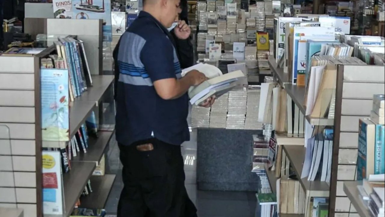 Toko Buku Gunung Agung Tinggal Kenangan
