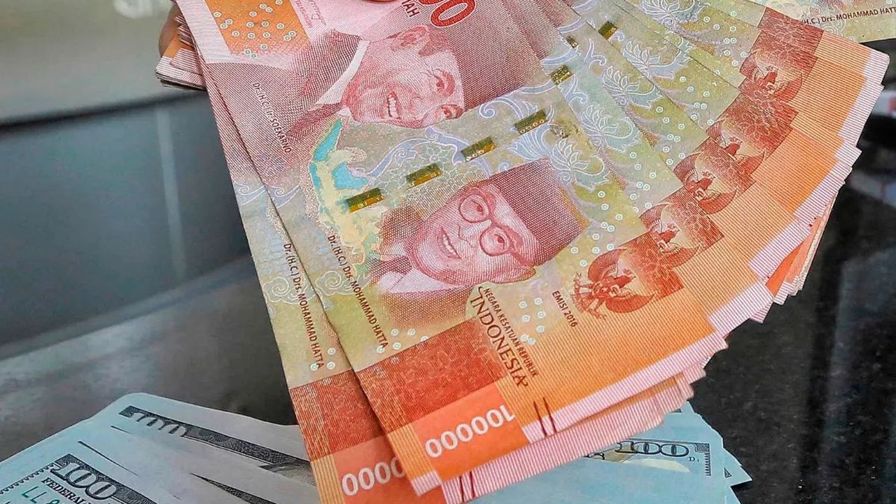 Tabungan Orang Kaya Menumpuk di Bank