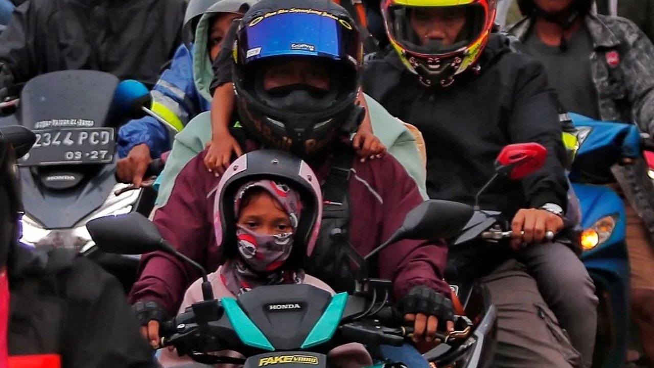 Menantang Risiko Mudik Pakai Motor