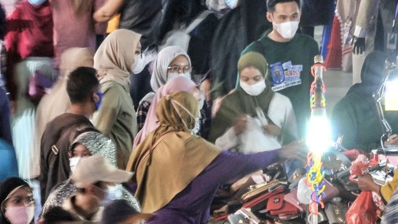 Tradisi Memburu Baju Lebaran