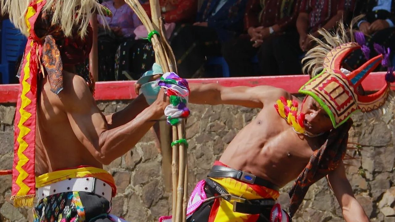 Tarian Perang Khas Manggarai