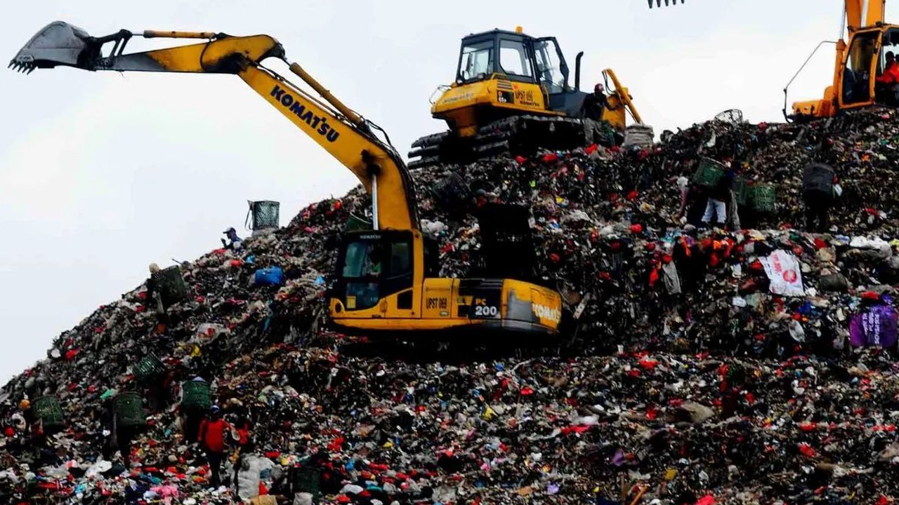 Sampah Pencakar Langit Bantargebang