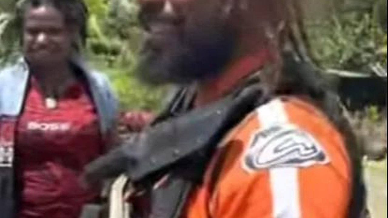 Sosok Polisi Berambut Gimbal di Papua Disayang Panglima Perang hingga Anak Kecil