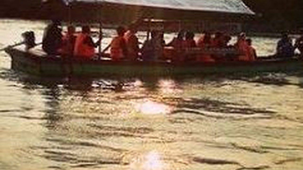 Serunya Naik Perahu Susur Sungai Klawing di Purbalingga, HTM Terjangkau