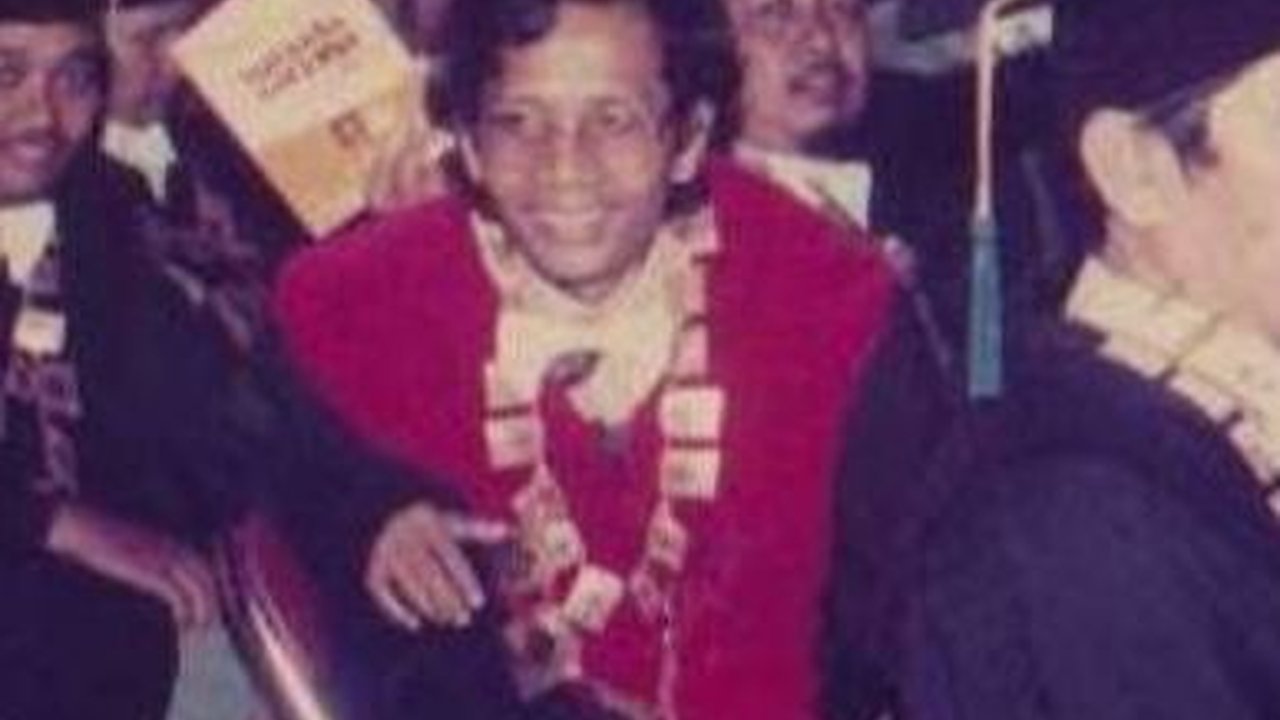 Foto-Foto Masa Muda Menko Polhukam Mahfud Md, Ada yang Rambut Masih Panjang Ikal