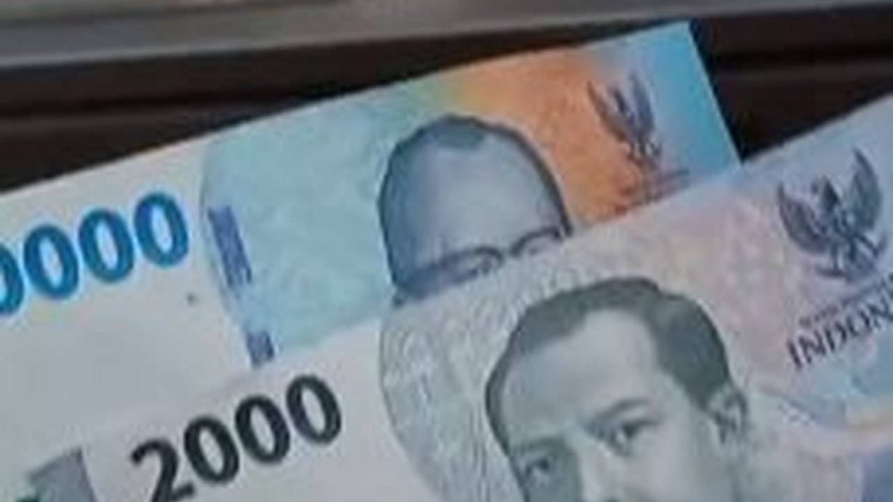 Viral Video Pria Tarik Uang di ATM Rp 100 Ribu,  Keluarnya Malah Rp 52 Ribu