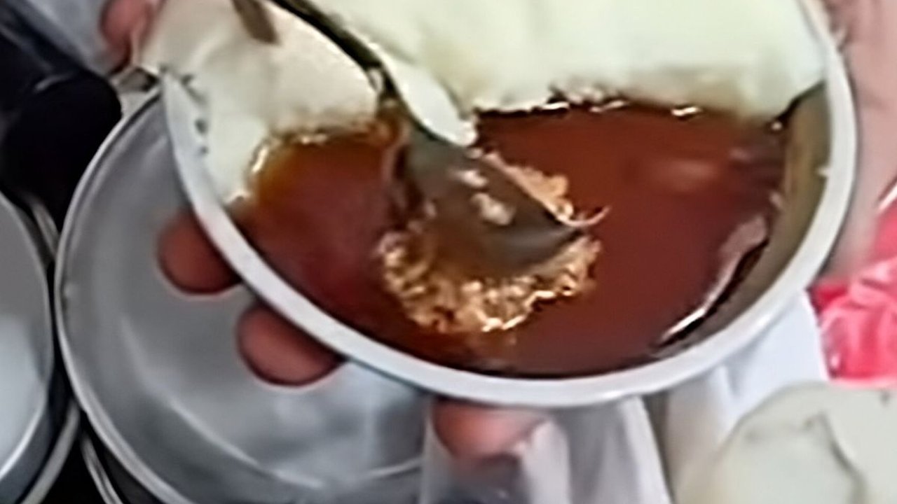 Mencicipi Kue Mipan yang Langka di Jakarta, Ada Campuran Gula Merah dan Bawang Putih