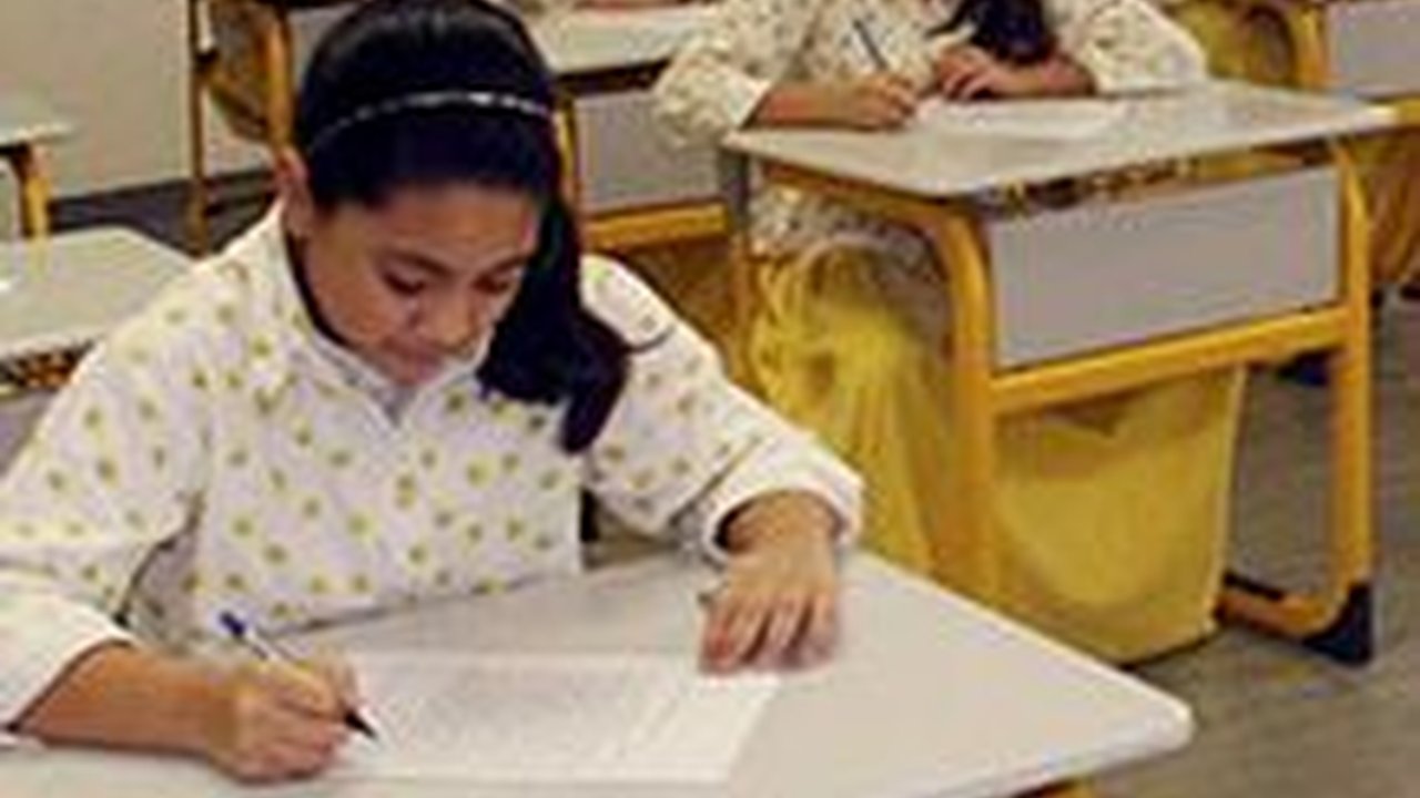 Ragam Pantun Perkenalan MPLS, Punya Kesan dan Bikin Cepat Kenal