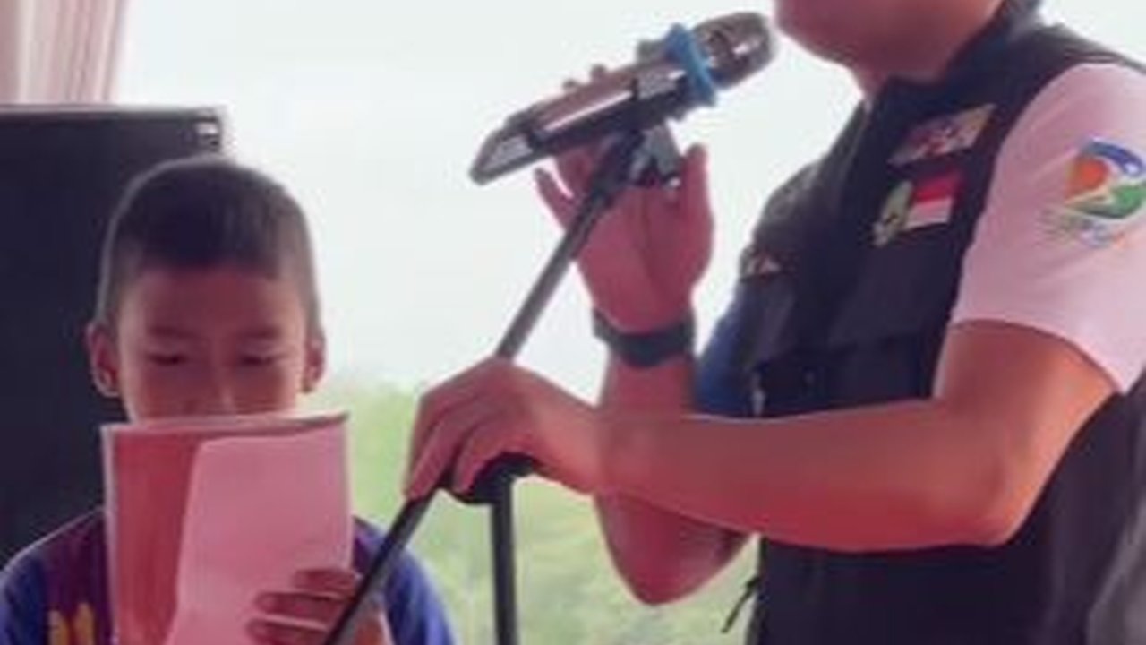 Bocah dari 'Barcelona' Baca Pantun Lucu di Depan Ridwan Kamil, Isinya Bikin Ngakak