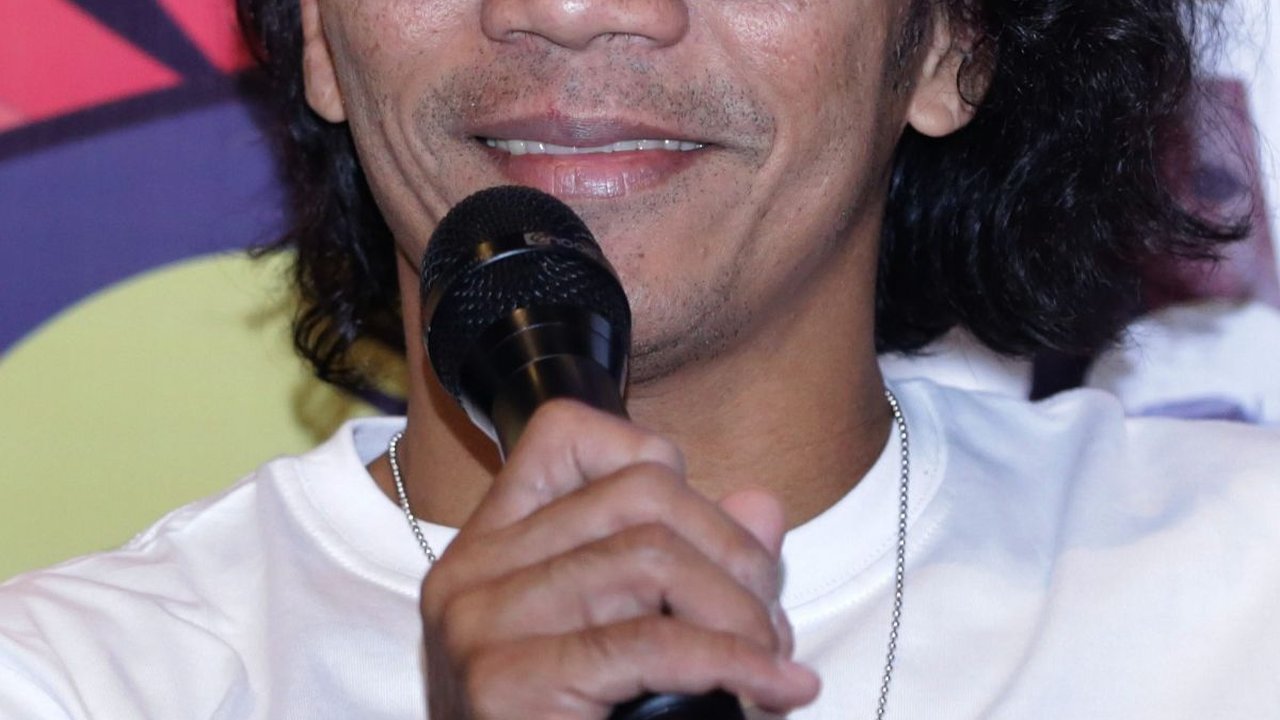 Asyiknya Kaka Slank Kendarai Vespa Klasik Listrik, Jadi Malas Bawa Mobil