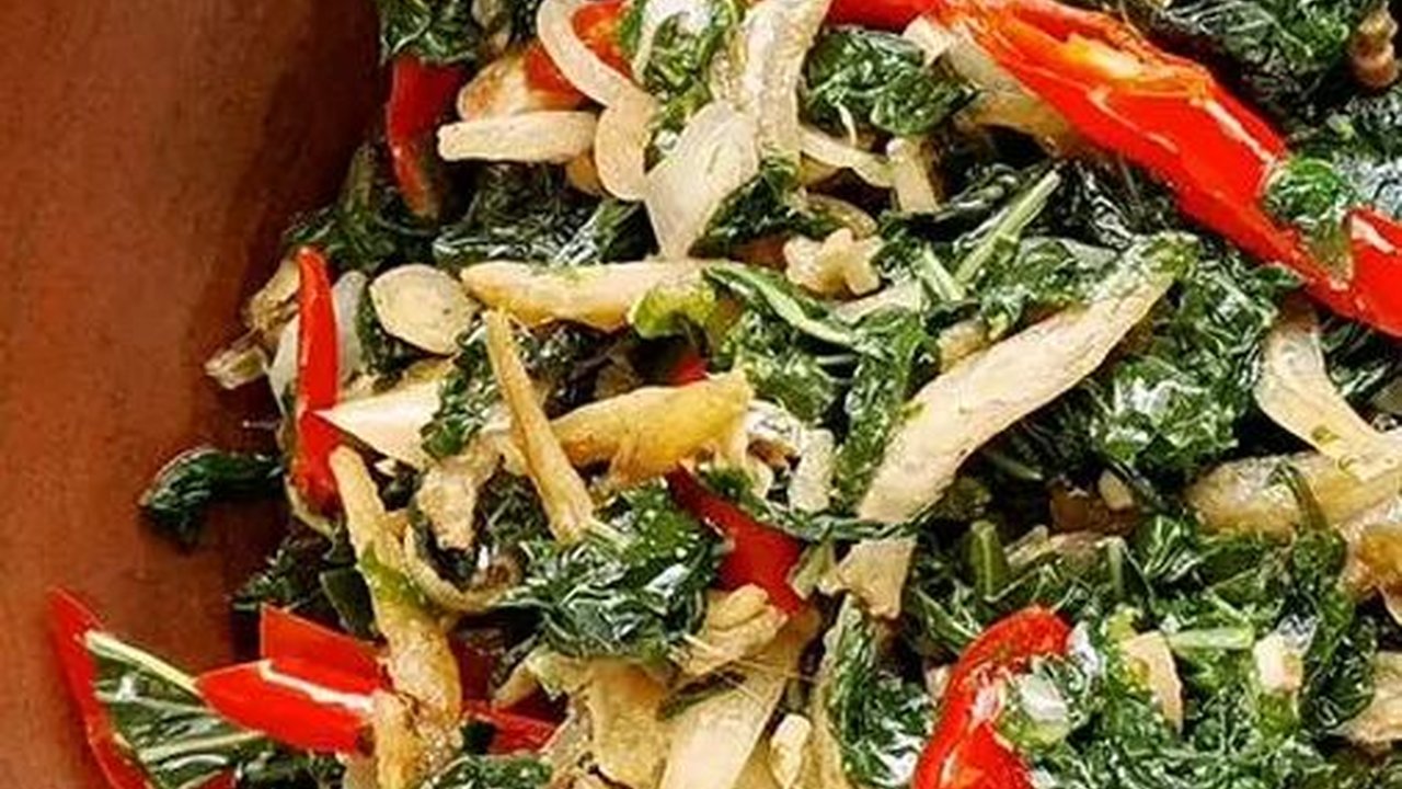 6 Tumis Daun Singkong Teri Lezat ala Rumahan, Lengkapi Menu Makan Siang