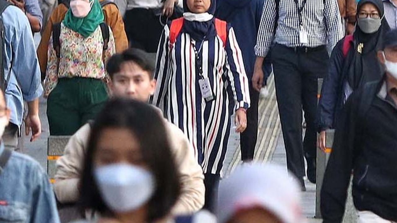 FOTO: Pemprov DKI Akan Uji Coba Aturan Pembagian Jam Kerja untuk Tekan Kemacetan