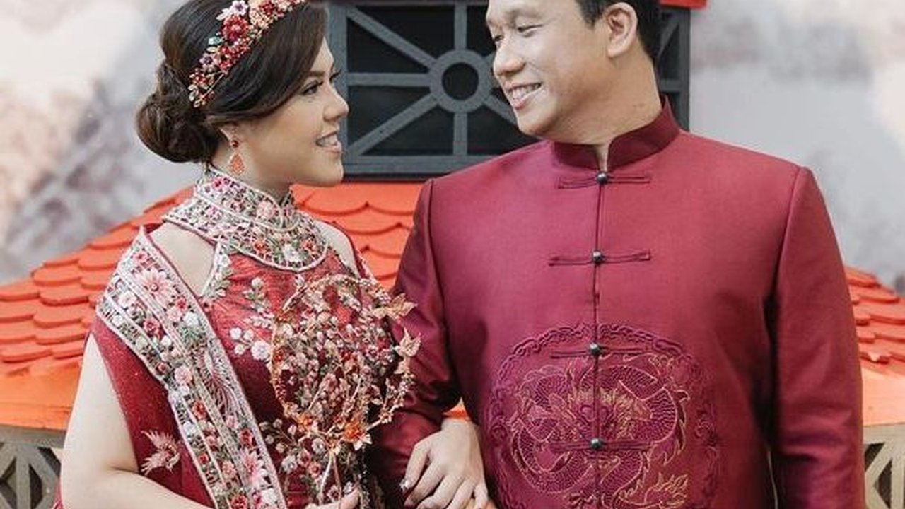 Segera Menikah, Intip Momen Sangjit Tina Toon dan Kekasih yang Curi Perhatian