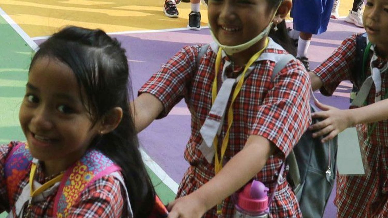 FOTO: Ragam Ekspresi Lucu Murid Baru Jalani Masa Pengenalan Lingkungan Sekolah Dasar, Ada yang Ceria hingga Cemberut
