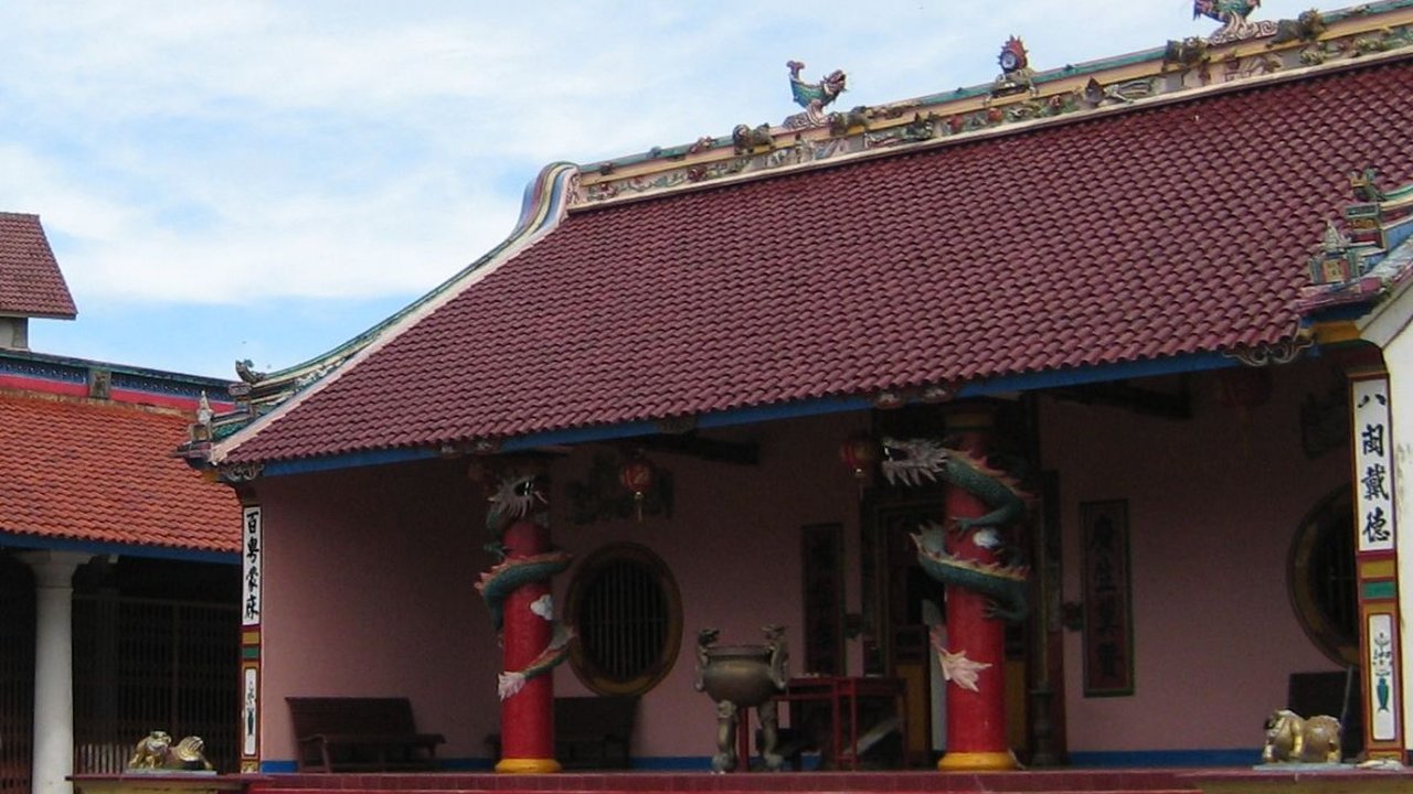 Kong Fuk Miau, Kelenteng yang Berdampingan dengan Masjid Jami di Kota Muntok