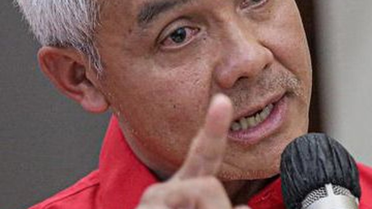 Ganjar Bebastugaskan Kepala Sekolah yang Tarik Pungli ke Siswa