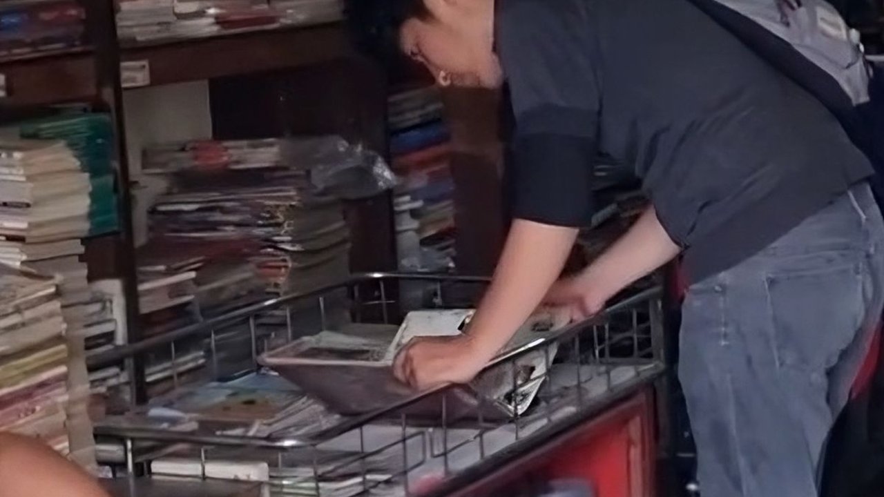 Berada di Dalam Gang, Toko Buku Legendaris di Ciputat Ini Menolak Tergerus Zaman