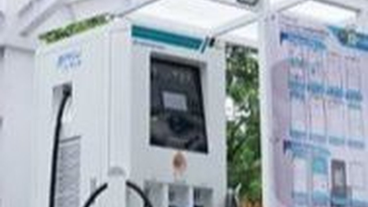 Tiang Listrik PLN Bakal Disulap Jadi Tempat Charger Mobil Listrik