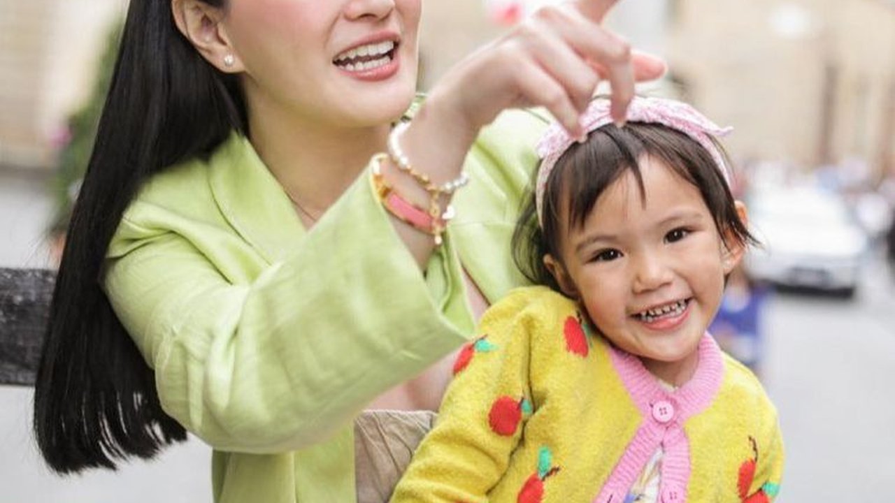 Potret Shandy Aulia saat Momong Anak, Siap Jadi Single Mom Usai Resmi Ceraikan David Herbowo