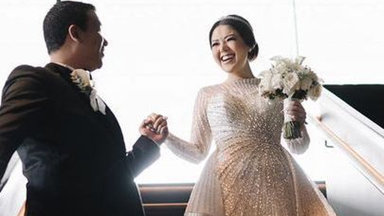 Berkonsep Intimate Wedding, Intip Momen Pernikahan Tina Toon di Bulan Juni yang Baru Dipublish