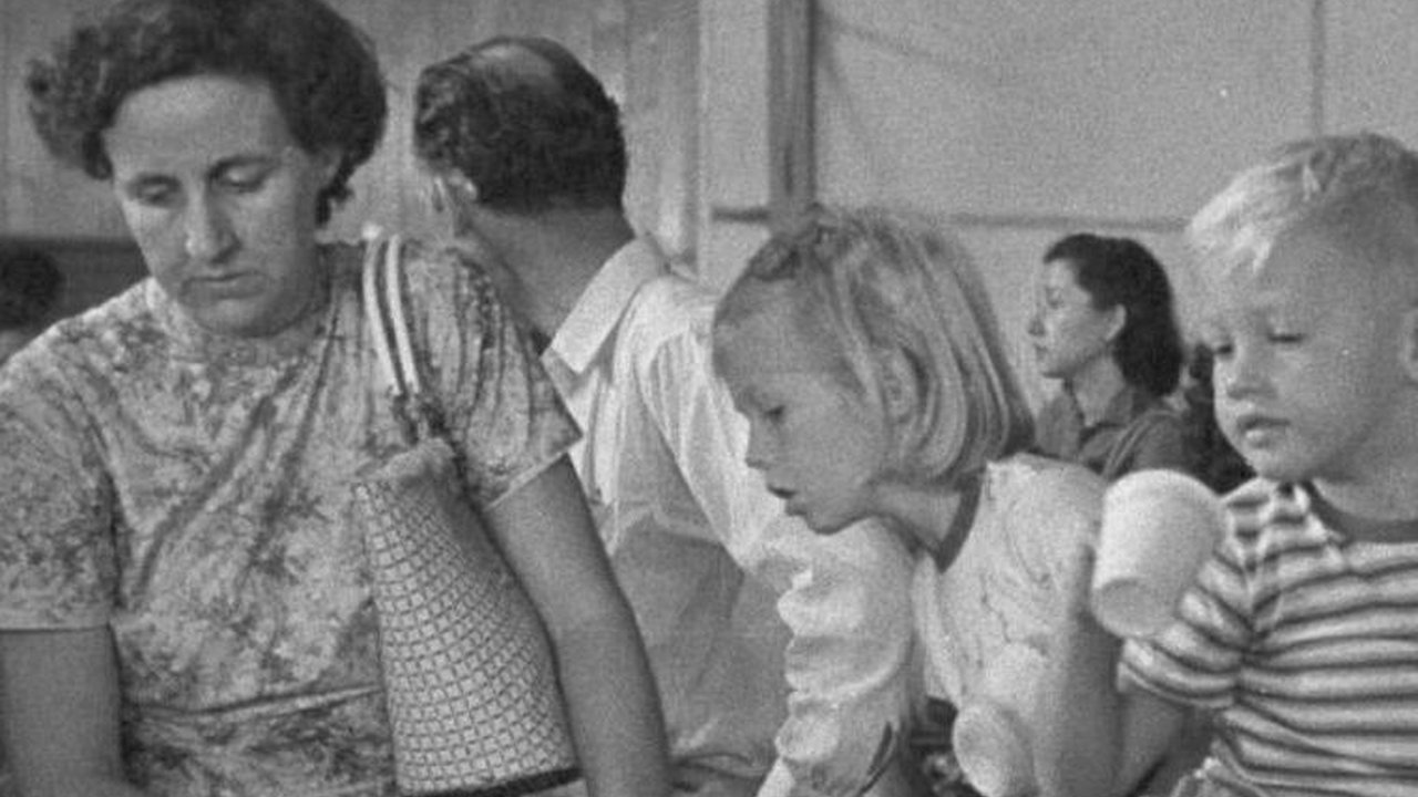 Potret Lawas Orang Belanda Diusir dari Indonesia Tahun 1957, Berbondong-bondong Naik Kapal Laut