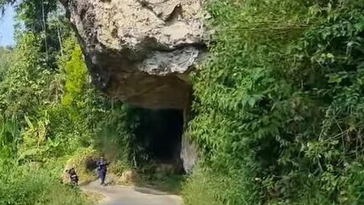 Uniknya Batu Raksasa Gantung di Jalur Pantai Garut, Jadi Langganan  Spot Foto