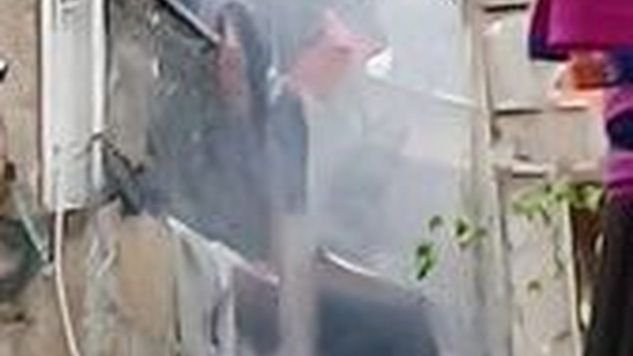 Aksi Sahabat Ganjar Beri Trauma Healing buat Korban Kebakaran di Tambora