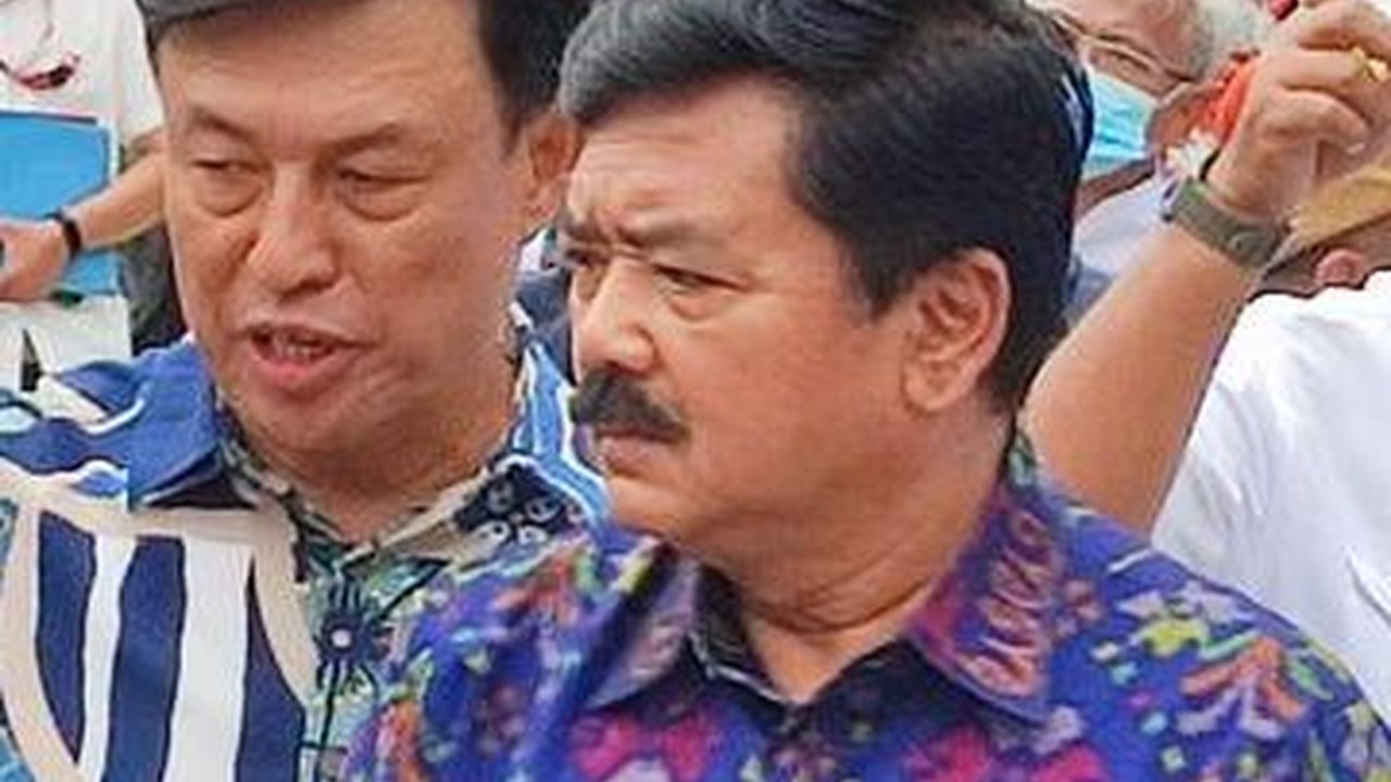 Menteri Hadi Bagi-Bagi Sertifikat Gratis, Minta Warga Lapor Jika Ada Petugas BPN Lakukan Pungli