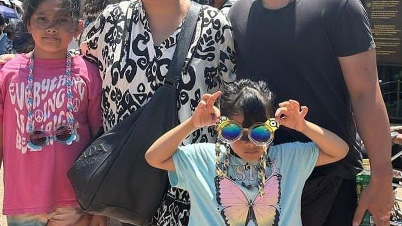 Potret Seru Audy Item dan Iko Uwais Liburan di Jepang, Dua Putri Cantiknya Sukses Curi Perhatian Netizen