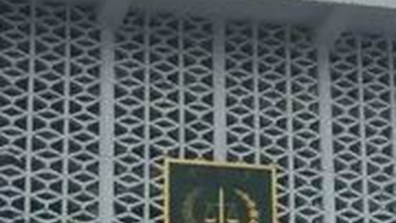 Meski Kepercayaan Publik Tinggi, Kejagung Diharapkan Lebih Berani Bongkar Kasus Korupsi