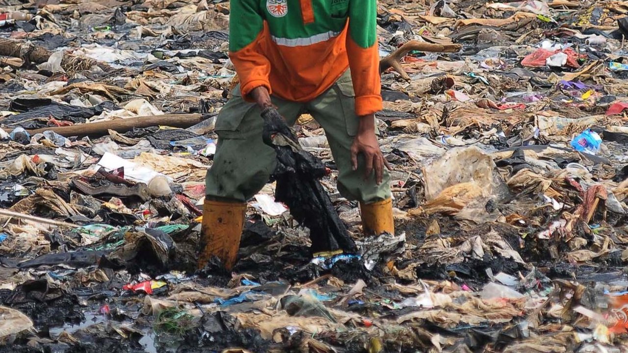 FOTO: Viral di Medsos, Ini Penampakan Tumpukan Sampah di Pantai Mangrove Muara Angke yang Bikin Miris