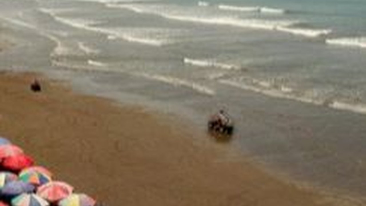 Mengunjungi 'Malin Kundang' di Pantai Air Manis, Destinasi Wisata Favorit di Kota Padang