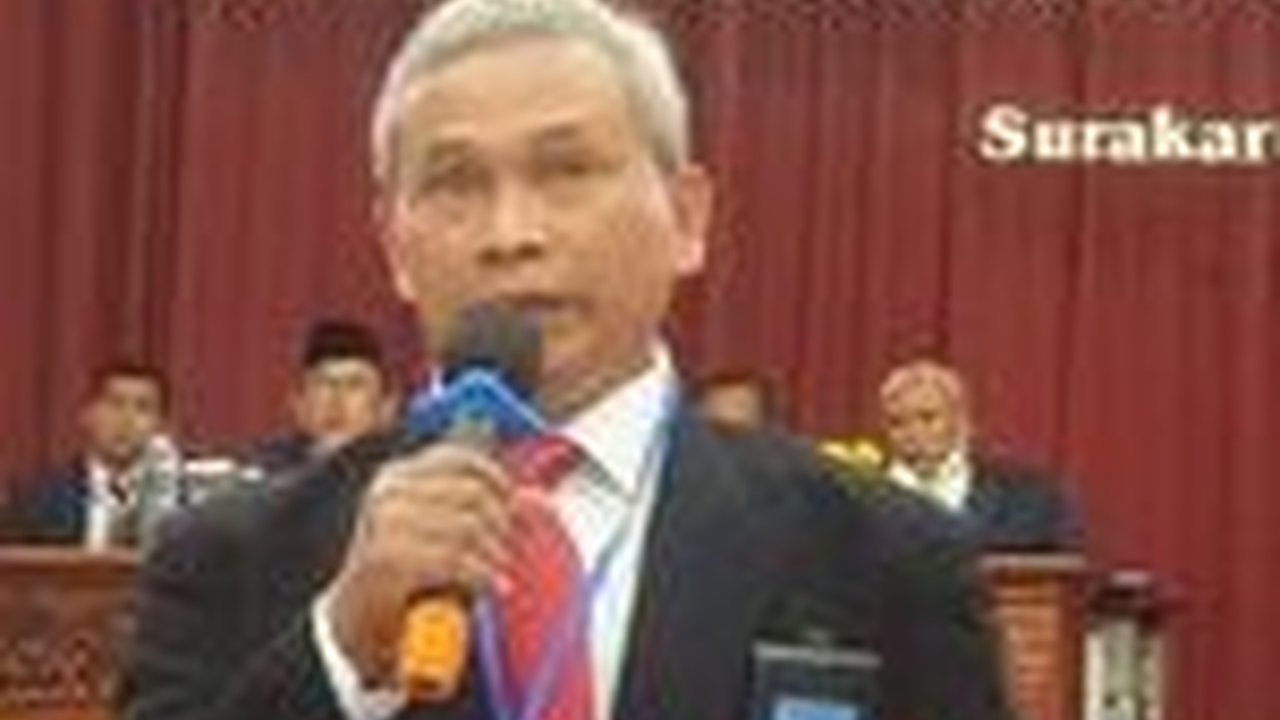 Tak Terima Gelar Guru Besar Dicabut, Dua Profesor UNS Kirim Surat Keberatan ke Mendikbud Nadiem